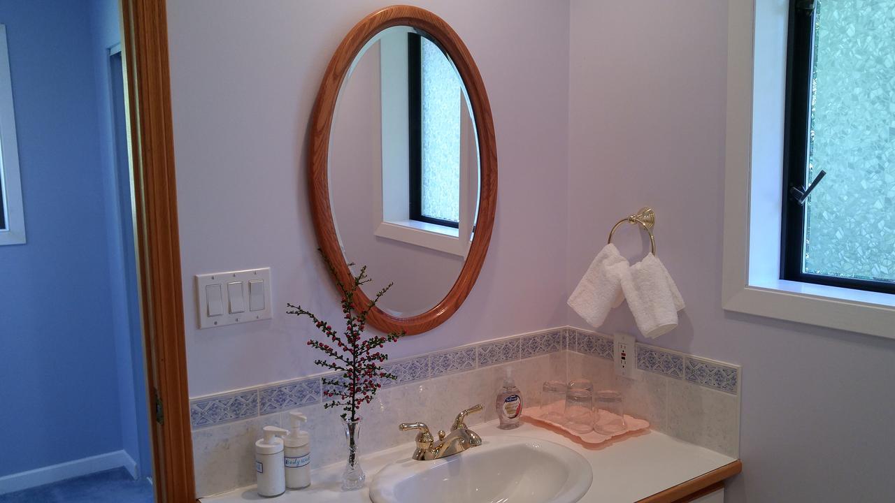 Sunshine Coast Treetop B&B Sechelt Exterior foto